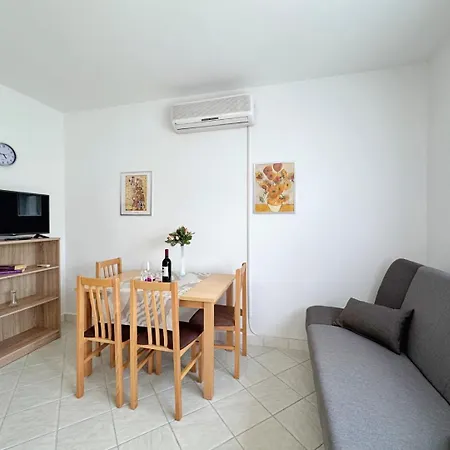 Nikolic בית הארחה